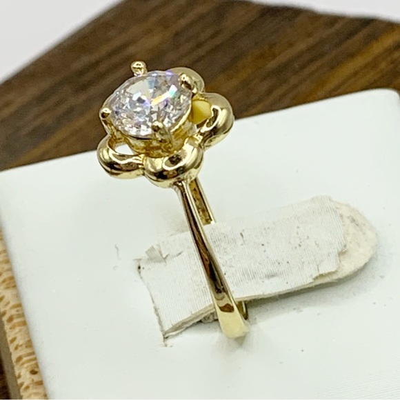 NEW gold plated sparkling flower solitaire cocktail ring sz 7 - Picture 4 of 10
